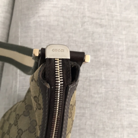 *SOLD* Ladies Authentic Gucci crossbody bag - Picture 4 of 13